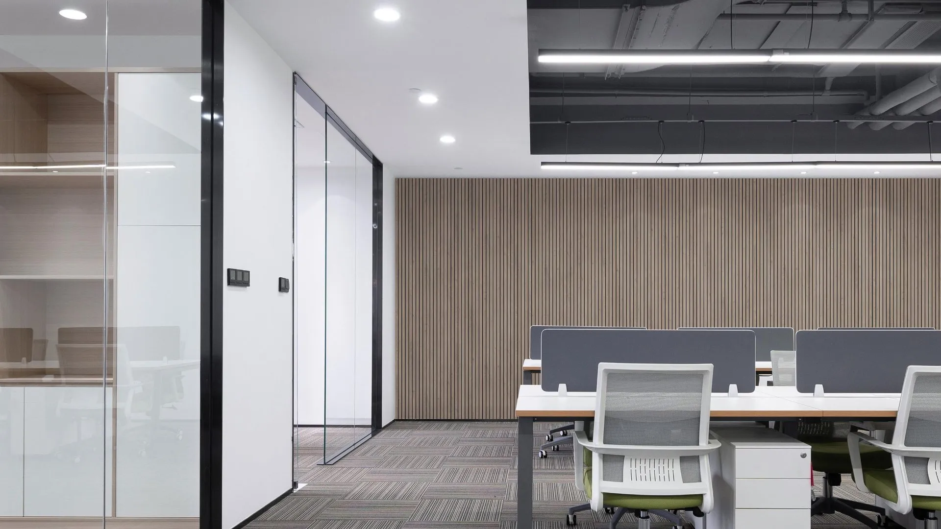 SolarBrite Uni-VicStrip – Stylish & Durable Lighting