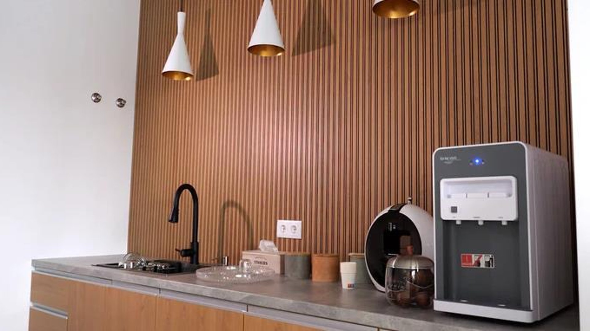 SolarBrite Uni-VicStrip – Stylish & Durable Lighting