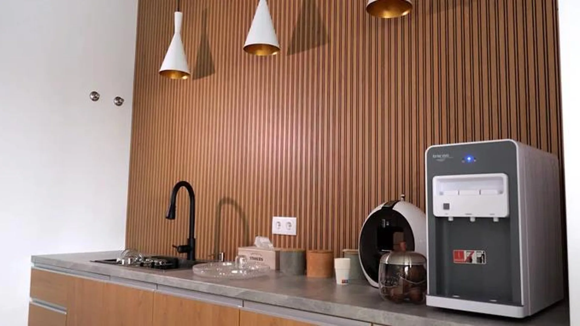 SolarBrite Uni-VicStrip – Stylish & Durable Lighting