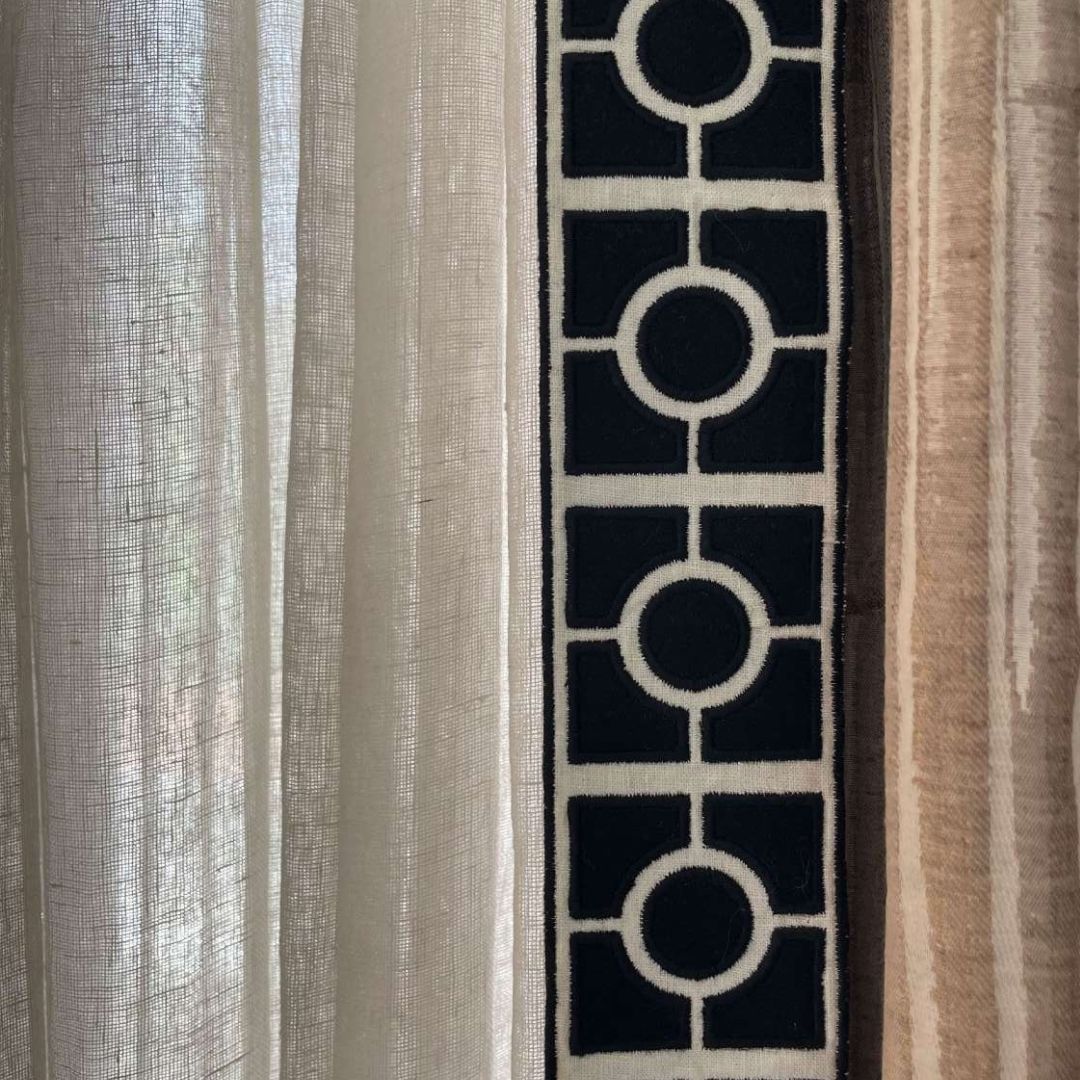 Curtain Border Burbank: Elegant Vaya Dunber Design